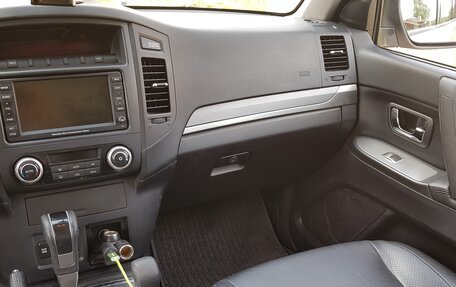 Mitsubishi Pajero IV, 2011 год, 1 750 000 рублей, 4 фотография