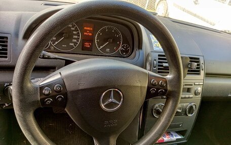 Mercedes-Benz A-Класс, 2011 год, 1 000 000 рублей, 8 фотография