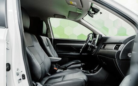 Mitsubishi Outlander III рестайлинг 3, 2014 год, 1 739 000 рублей, 11 фотография