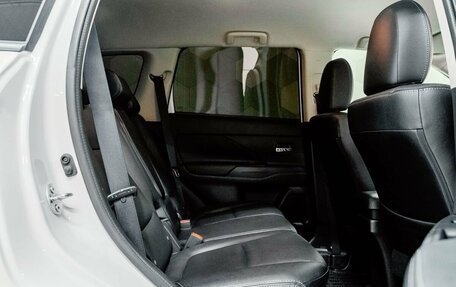 Mitsubishi Outlander III рестайлинг 3, 2014 год, 1 739 000 рублей, 12 фотография