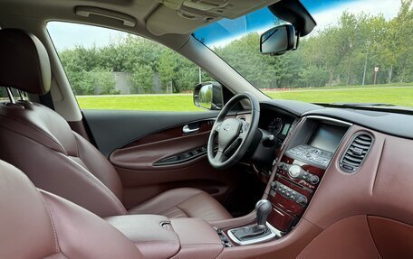 Infiniti QX50 I рестайлинг, 2016 год, 2 350 000 рублей, 26 фотография