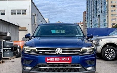 Volkswagen Tiguan II, 2018 год, 1 979 000 рублей, 2 фотография