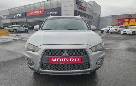 Mitsubishi Outlander III рестайлинг 3, 2011 год, 990 000 рублей, 2 фотография