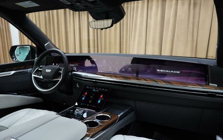 Cadillac Escalade V, 2024 год, 18 990 000 рублей, 13 фотография