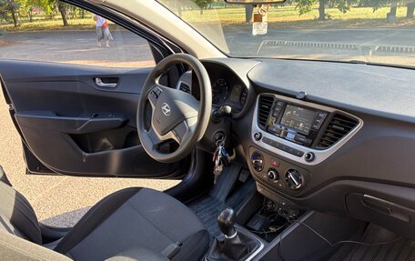 Hyundai Solaris II рестайлинг, 2017 год, 1 210 000 рублей, 3 фотография