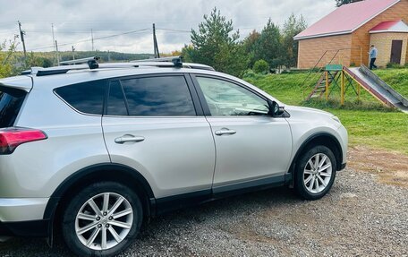 Toyota RAV4, 2015 год, 1 950 000 рублей, 4 фотография