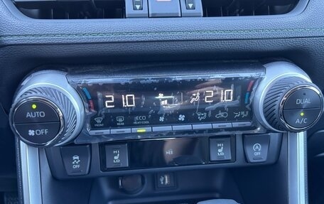Toyota RAV4, 2025 год, 4 100 000 рублей, 21 фотография
