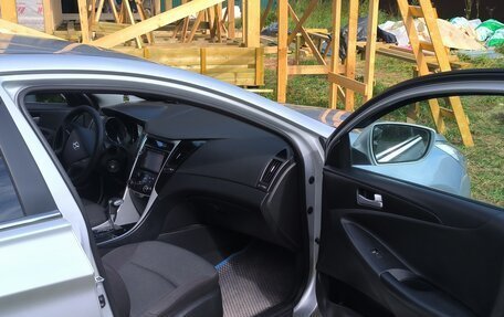 Hyundai Sonata VI, 2011 год, 1 150 000 рублей, 11 фотография