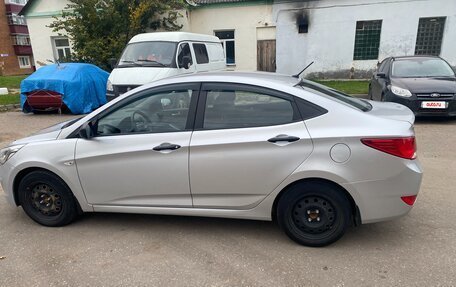 Hyundai Solaris II рестайлинг, 2015 год, 850 000 рублей, 5 фотография