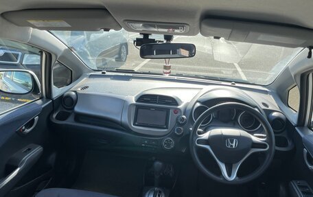 Honda Fit III, 2010 год, 945 000 рублей, 10 фотография