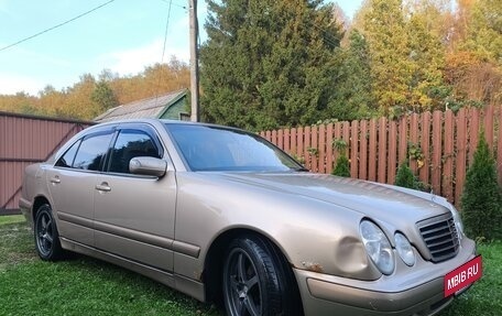 Mercedes-Benz E-Класс, 2000 год, 350 000 рублей, 2 фотография