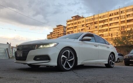 Honda Accord IX рестайлинг, 2018 год, 1 800 000 рублей, 2 фотография