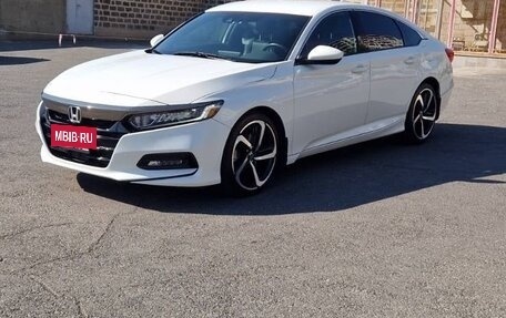Honda Accord IX рестайлинг, 2018 год, 1 800 000 рублей, 8 фотография