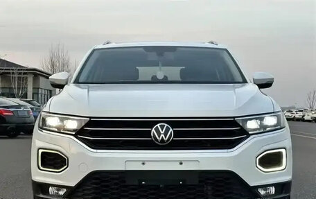Volkswagen T-Roc I, 2021 год, 1 230 000 рублей, 2 фотография