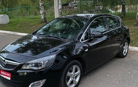 Opel Astra J, 2011 год, 680 000 рублей, 1 фотография