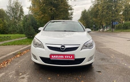 Opel Astra J, 2011 год, 650 000 рублей, 1 фотография
