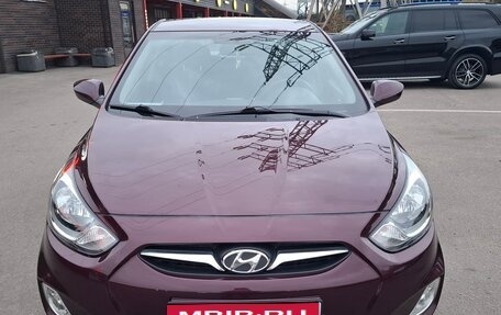 Hyundai Solaris II рестайлинг, 2012 год, 750 000 рублей, 1 фотография