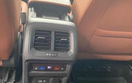 Volkswagen Tiguan II, 2021 год, 3 190 000 рублей, 17 фотография