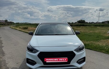 Hyundai Solaris II рестайлинг, 2018 год, 700 000 рублей, 2 фотография