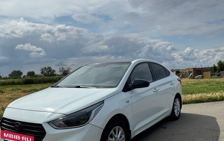 Hyundai Solaris II рестайлинг, 2018 год, 700 000 рублей, 4 фотография