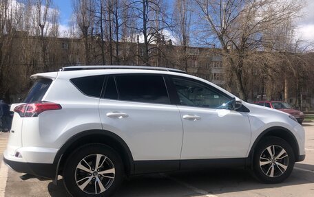 Toyota RAV4, 2018 год, 2 390 000 рублей, 4 фотография