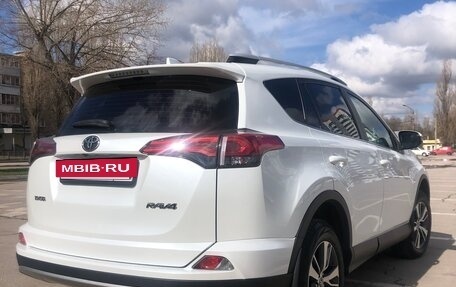 Toyota RAV4, 2018 год, 2 390 000 рублей, 6 фотография