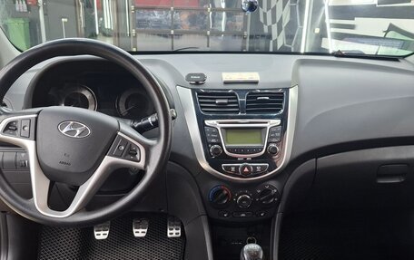 Hyundai Solaris II рестайлинг, 2012 год, 750 000 рублей, 8 фотография