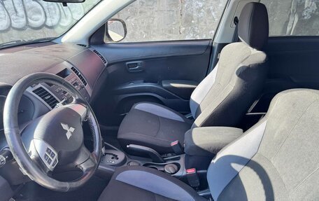 Mitsubishi Outlander III рестайлинг 3, 2011 год, 1 030 000 рублей, 6 фотография