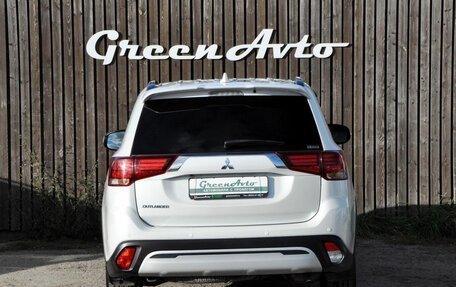 Mitsubishi Outlander III рестайлинг 3, 2021 год, 2 590 000 рублей, 4 фотография