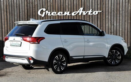 Mitsubishi Outlander III рестайлинг 3, 2021 год, 2 590 000 рублей, 5 фотография