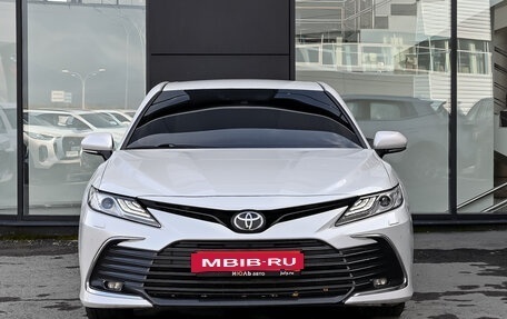 Toyota Camry, 2021 год, 3 590 000 рублей, 2 фотография