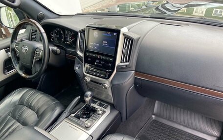 Toyota Land Cruiser 200, 2018 год, 7 299 000 рублей, 8 фотография