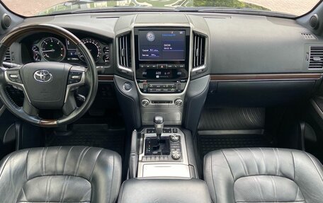 Toyota Land Cruiser 200, 2018 год, 7 299 000 рублей, 10 фотография