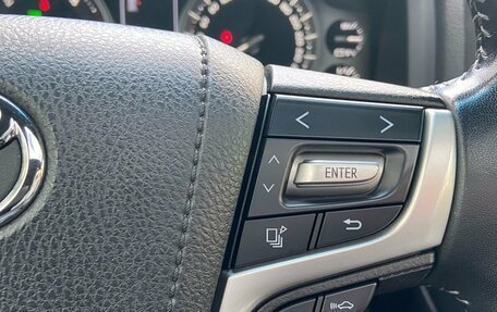 Toyota Land Cruiser 200, 2018 год, 7 299 000 рублей, 15 фотография