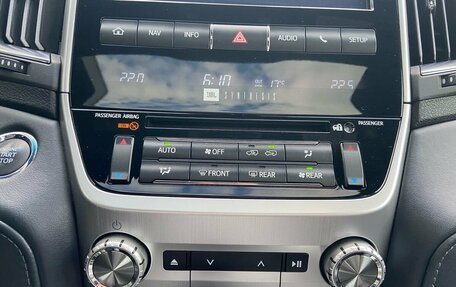 Toyota Land Cruiser 200, 2018 год, 7 299 000 рублей, 17 фотография