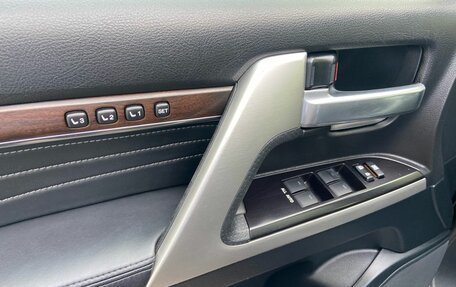 Toyota Land Cruiser 200, 2018 год, 7 299 000 рублей, 23 фотография