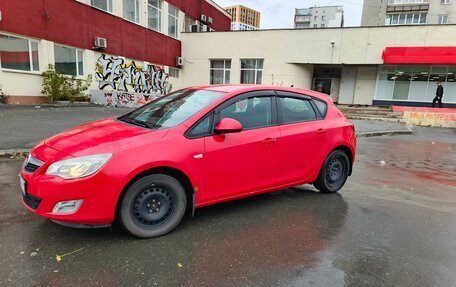Opel Astra J, 2011 год, 680 000 рублей, 1 фотография