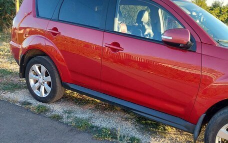Mitsubishi Outlander III рестайлинг 3, 2011 год, 1 300 000 рублей, 2 фотография