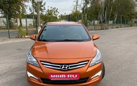 Hyundai Solaris II рестайлинг, 2015 год, 1 120 000 рублей, 4 фотография