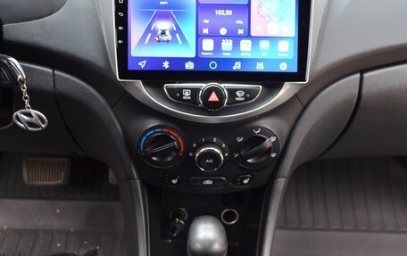 Hyundai Solaris II рестайлинг, 2013 год, 800 000 рублей, 13 фотография