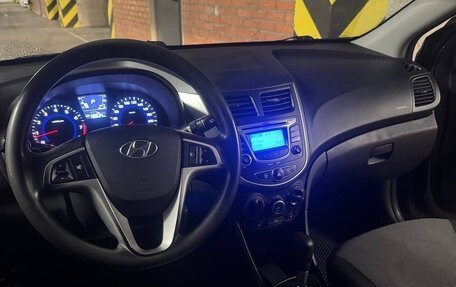 Hyundai Solaris II рестайлинг, 2013 год, 830 000 рублей, 3 фотография