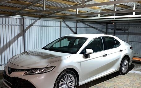 Toyota Camry, 2019 год, 3 850 000 рублей, 2 фотография