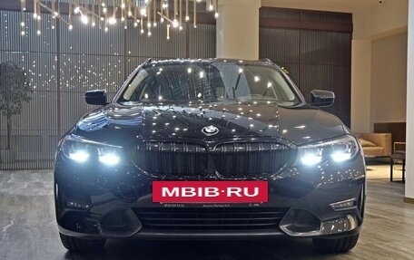 BMW 3 серия, 2019 год, 3 300 000 рублей, 3 фотография