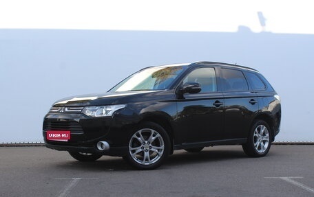 Mitsubishi Outlander III рестайлинг 3, 2013 год, 1 320 000 рублей, 1 фотография