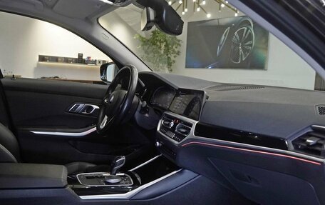 BMW 3 серия, 2019 год, 3 300 000 рублей, 16 фотография