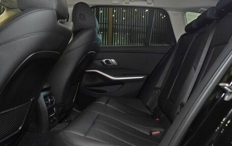 BMW 3 серия, 2019 год, 3 300 000 рублей, 18 фотография