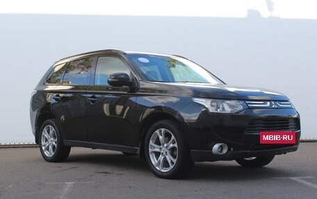 Mitsubishi Outlander III рестайлинг 3, 2013 год, 1 320 000 рублей, 3 фотография