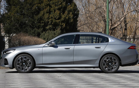 BMW 5 серия, 2025 год, 8 050 000 рублей, 2 фотография