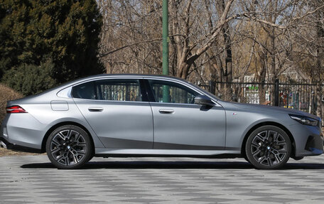 BMW 5 серия, 2025 год, 8 050 000 рублей, 7 фотография