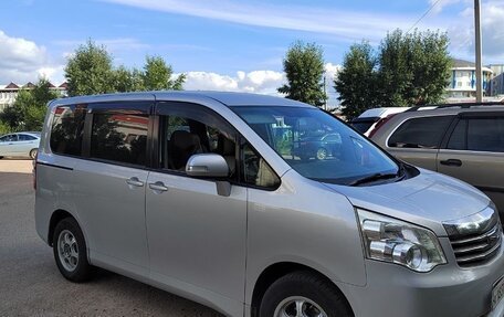 Toyota Noah III, 2011 год, 1 250 000 рублей, 4 фотография